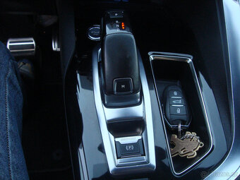 Peugeot 5008 2,0HDI automat - 16