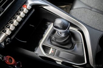Peugeot 3008 1.2 PureTech 96kW (2017) - 16