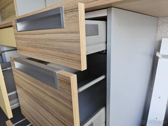 Kompletní kuchyně ZEBRAWOOD vč. spotřebičů - 16