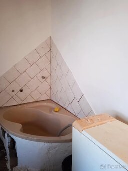 Rodinný dům k rekonstrukci - 16