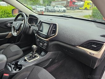 JEEP CHEROKEE 2016 3.2 V6 202kW LATITUDE,NAJETO 100 000KM - 16