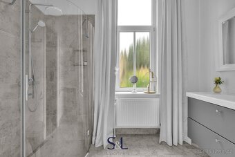 Velkorysý byt 3+1 s terasou, krbem a atmosférou elegance – p - 16