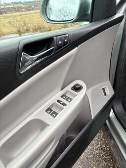 Volkswagen Passat B6 2.0 TDI sedan - 16