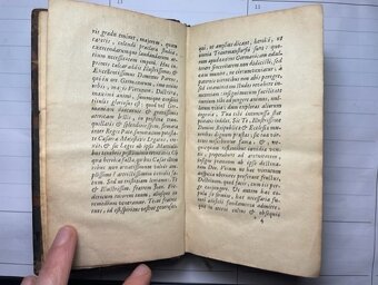 Staré knihy, rok vydání 1677 a 1682 - 16