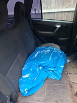 Prodám tojotu rav4 4x4 - 16