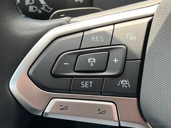 VW Passat 2.0 TSi 140kw 1. majitel ČR - jako nový - 16