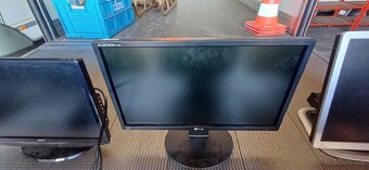 PC, monitory, klávesnice, kabely, routery atd - 16