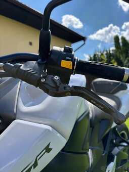 Suzuki GSR-750 ABS - 16