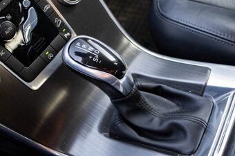 Volvo XC60 140kW (2015) - 16