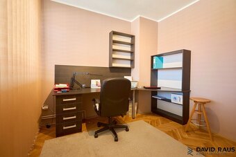 Prodej rodinného domu 5+kk  ( 219 m2) s garáží a bazénem,  B - 16