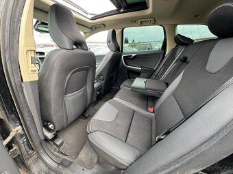 Volvo XC60 4X4 2,4D 136 KW MANUÁL - 16