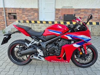 Prodám Honda CBR 650R E-clutch, r. v. 2024, ABS, TC, záruka - 16