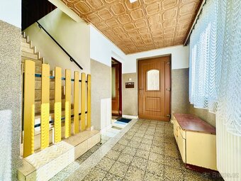 Prodej 1/2 rodinného domu 700 m2, pozemek 36 986 m2 - 16