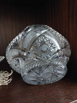 Porcelán a broušené sklo - 16