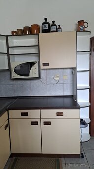 Starší kuchyň včetně spotřebičů - 16