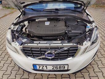 Volvo XC60 2,4 D AWD servis + pneu - 16