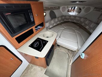 Kajutová loď CROWNLINE 250 CR - 16