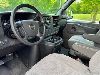 Chevrolet Express 4x4, rok 2013, 5.3 V8, 1.majitel, 8 míst - 16