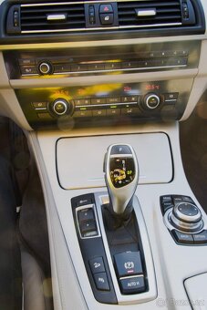 2012 BMW 530d xDrive Touring - 16
