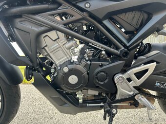 Honda CB125R - 16