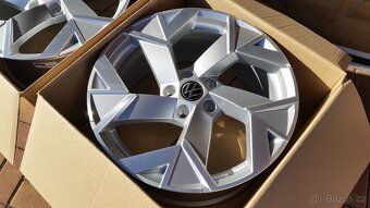 ALU kola ŠKODA / VOLKSWAGEN 5x112 R18 zimní pneu 235/45/18 - 16