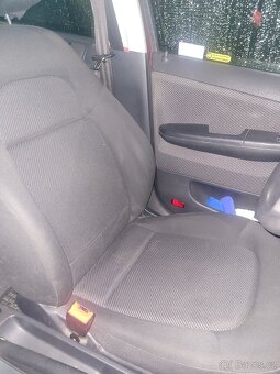 Nabízím Škoda Fabia 1 1.2 40kW, 1. majitel, 9/2005 - 16