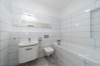 Nadstandardní velmi krásný byt ve vile se zahradou. - 16