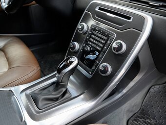 VOLVO XC70 2.4D AWD PREMIUM - 16