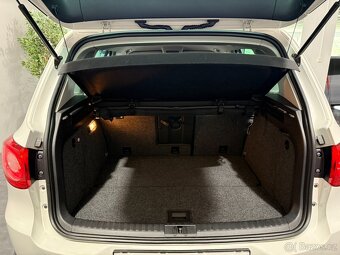 Volkswagen Tiguan 2,0 TSI DSG 4MOTION VÝHŘEV - 16