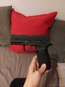Prodám airsoftovou pistoli SIG SAUER P320 M18 WE - 16