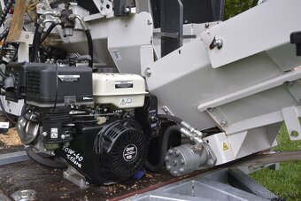 Štípací poloautomat se zvedacím stolem - SPZ - 400V / benzín - 16