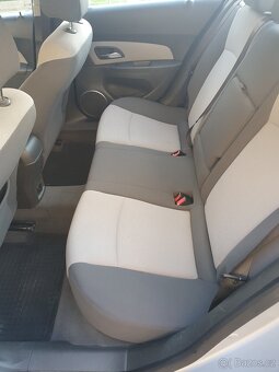 Chevrolet Cruze 1.8 benzín  r.v.2009 Naj.162 350Km - 16