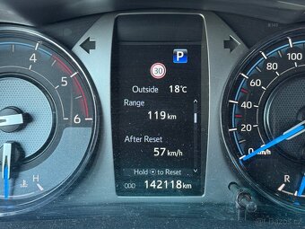 Toyota Hilux 2.8 d-4D 150kW - r.v. 5/2022 - ZÁRUKA - 16