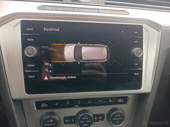 Volkswagen Passat, 110kw,APP,NAVI,r.2017,automat - 16