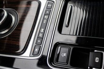 Jaguar XF 177kW (2017) - 16