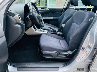 Subaru Forester 2.5i 4x4 AUT VÝHŘEV TAŽNÉ 30 JAHRE COMFORT - 16