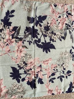 Nový dámský šátek Avon - orig. balení, vzor květiny - 16