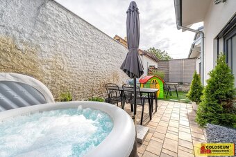 Hrušovany nad Jevišovkou, novostavba RD 4+kk, parkovací stán - 16