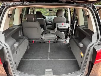 VW Touran 2.0 TDI 103kW,Highline,7.Míst,1.Majitel,Webasto. - 16