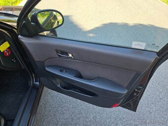 Hyundai i30 1.6i CW 130 km najeto - 16