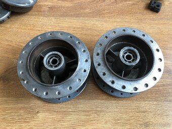 Prodám náhradní díly na jawetta 551 a Stadion S 11 a S 22 - 16