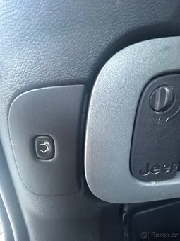 JEEP CHEROKEE 2.0D 125KW 4x4 -LIMITED-AUT-KUŽE-NAVI-TAŽNÉ - 16