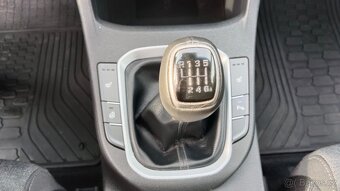 Hyundai i30 1.6 CRDI  ODPOČET DPH - 16