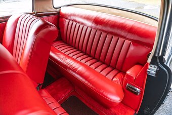 Mercedes-Benz 220S Coupé - 16