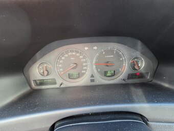 Volvo V70 2,4 D5 manuál - 16