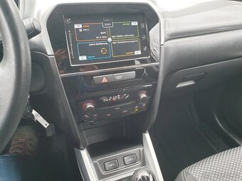 Suzuki Vitara 4x4 1.6i 88KW NAVI KAMERA Servis SUZUKI - 16