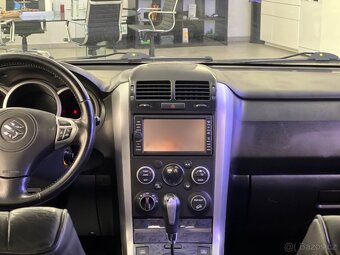 Suzuki Grand Vitara 3.2i 20 Jahre benzín 171kw - 16