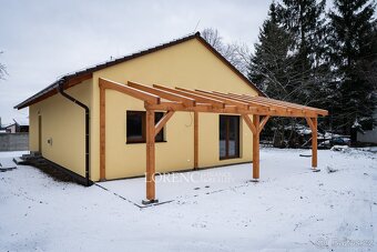 Moderní dřevostavba s velkým pozemkem a fotovoltaikou – přip - 16