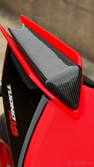 Aprilia Tuono V4 Factory 2022 - 16