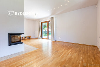 Prodej rodinného domu 260 m² s pozemkem 2122m² - 16